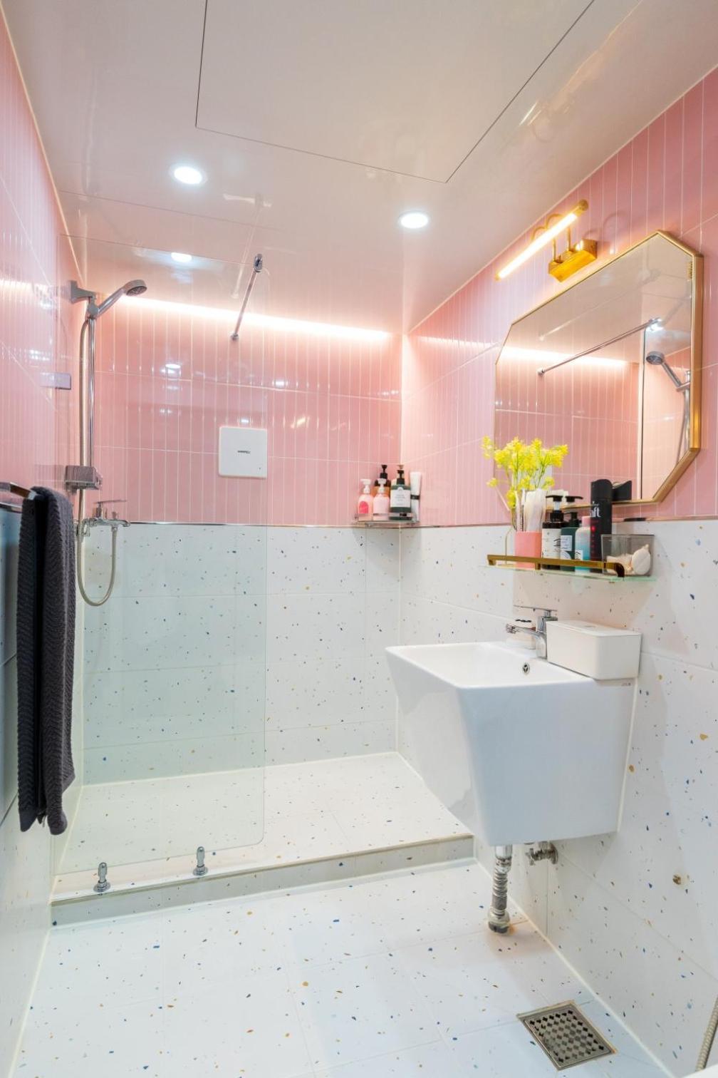 Station Apartment *