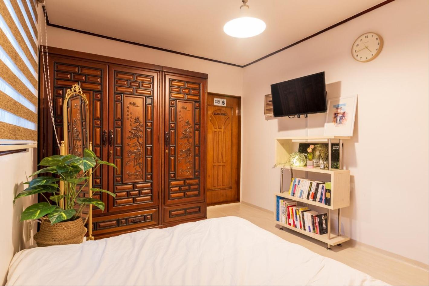 Station Apartment *